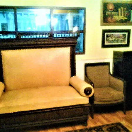 Guest house Leyla Castel 2*